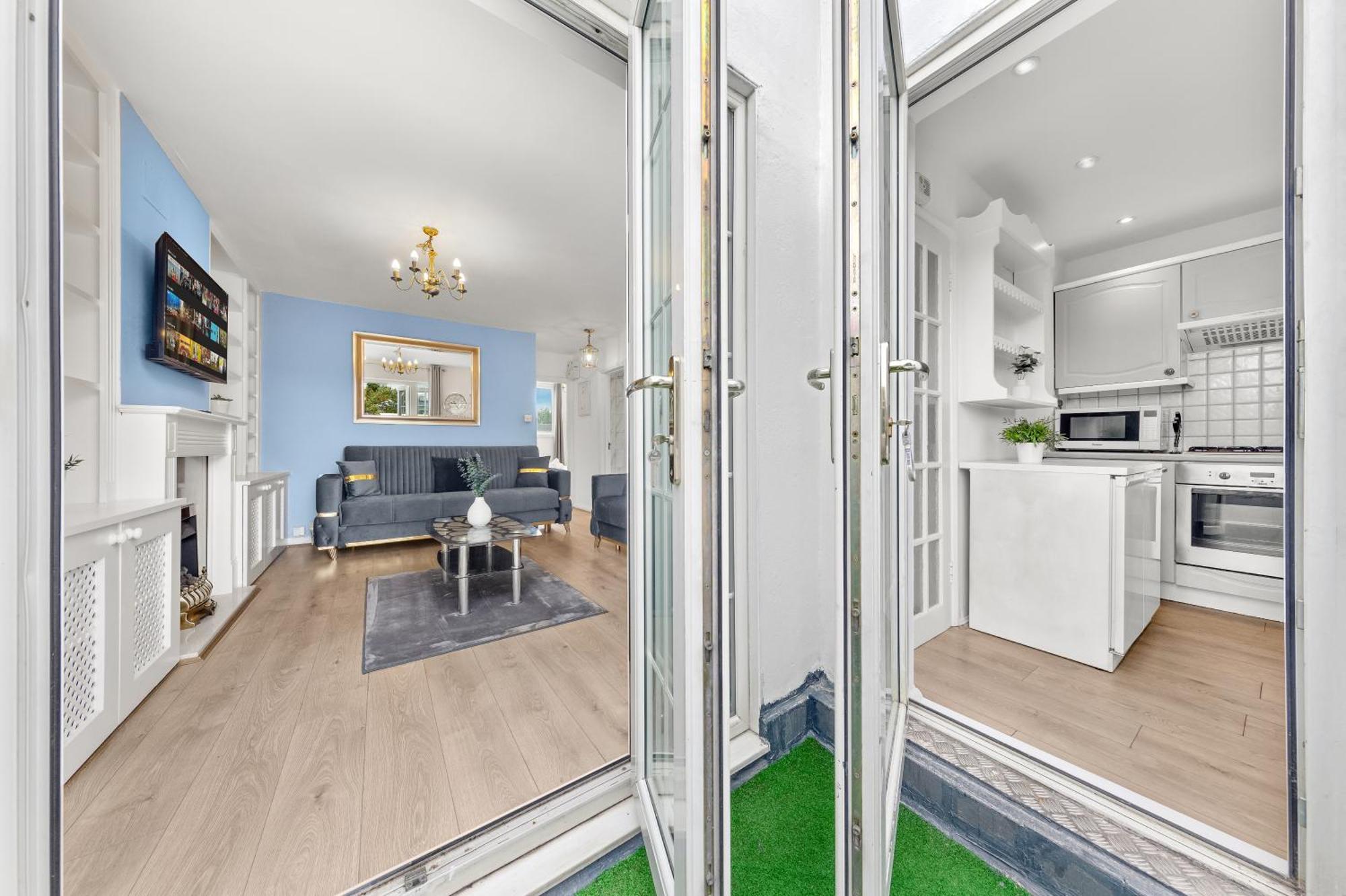 Newly Renovated Kensington 2 Bedroom Apartment With Balcony Near Harrods Sleeps 6, 2 Min Walk From Station London Exterior photo